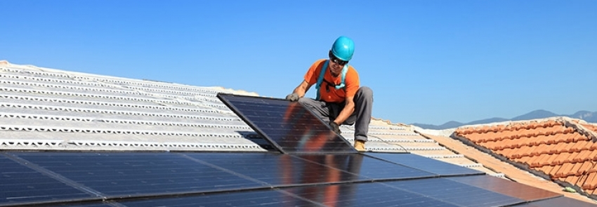 Mais de 300 MW de Energia Solar Já São Gerados de Forma Distribuída nos Telhados Brasileiros